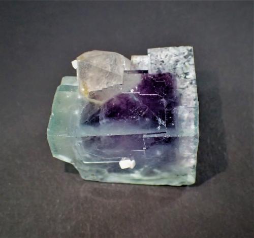 Fluorite, Quartz<br />Yaogangxian Mine, Yizhang, Chenzhou Prefecture, Hunan Province, China<br />35 x 33 mm<br /> (Author: Don Lum)