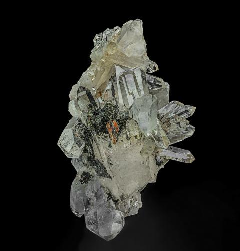Quartz, Epidote<br />Smerwick Harbour, Smerwick, County Kerry, Ireland<br />8.4 x 4.6 cm<br /> (Author: am mizunaka)