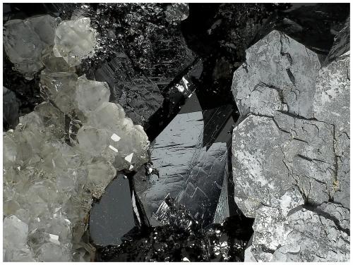Galena, Quartz, Sphalerite<br />Mina W.L. Davis-Deardorff, Grupo Ozark-Mahoning, Sub-Distrito Cave-in-Rock, Condado Hardin, Illinois, USA<br />15 cm x 13 cm x 7 cm<br /> (Author: silvia)