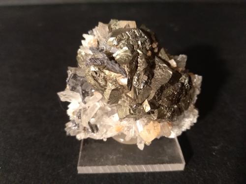 Chalcopyrite, Galena, Quartz<br />Cavnic mining area, Cavnic, Maramures, Romania<br />43 x 37 mm<br /> (Author: Sante Celiberti)