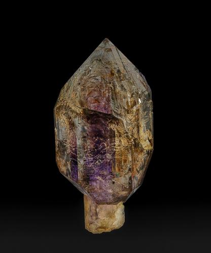 Quartz (variety amethyst), Quartz (variety smoky quartz)<br />Antanimbaribe (Antany- Ambaribe), Antananarivo Province, Madagascar<br />7.5 x 3.7 cm<br /> (Author: am mizunaka)