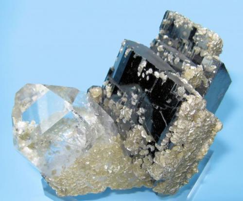 Ferberite, quartz, mica
Panasqueira Mines, Level 2, Panasqueira, Covilhã, Castelo Branco District, Portugal
75 mm x 50 mm x 40 mm (Author: Carles Millan)