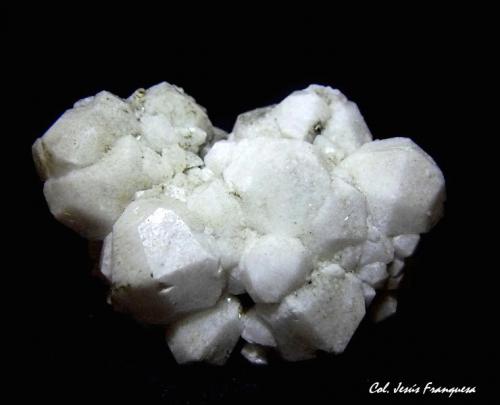Analcima.<br />Cantera Poudrette, Mont Saint-Hilaire, La Vallée-du-Richelieu RCM, Montérégie, Québec, Canadá<br />60x50 mm<br /> (Autor: Jesus Franquesa Baucells)