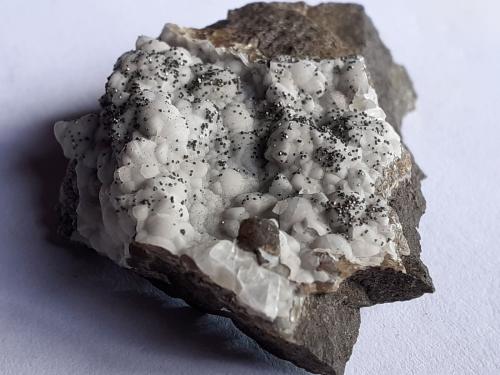 Pyrite, Calcite<br />Wildon (Weitendorf), Distrito Leibnitz, Estiria/Steiermark, Austria<br />4 x 2,5 cm<br /> (Author: Volkmar Stingl)
