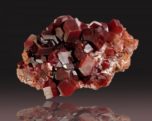 Andradite<br />Zona minera Huanggang, Hexigten Banner (Kèshíkèténg Qí), Chifeng (Ulanhad), Región Autónoma Mongolia Interior, China<br />51 mm x 33 mm x 16 mm<br /> (Author: Firmo Espinar)