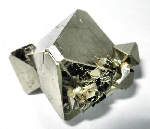 Pyrite
Mina Huanzala, Huallanca, Dos de Mayo, Huánuco, Peru
52 mm x 47 mm x 45 mm (Author: Carles Millan)