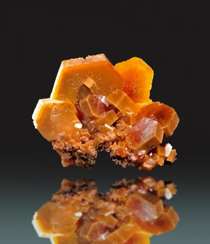 Vanadinite<br />Mibladen (distrito minero Mibladen), Midelt, Provincia Midelt, Región Drâa-Tafilalet, Marruecos<br />32 mm x 26 mm x 22 mm<br /> (Author: Firmo Espinar)