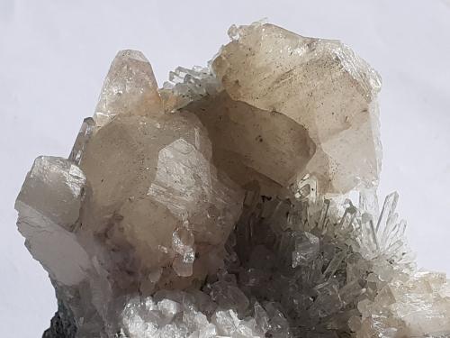 Calcite, Quartz<br />Baimashan tunnel (construction site), Qianbaxia, Wuyishan, Nanping Prefecture, Fujian Province, China<br />10,5 x 5,5 cm<br /> (Author: Volkmar Stingl)