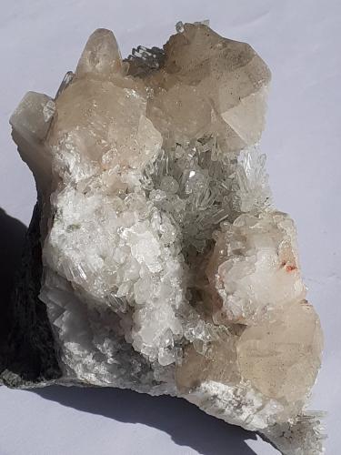 Calcite, Quartz<br />Baimashan tunnel (construction site), Qianbaxia, Wuyishan, Nanping Prefecture, Fujian Province, China<br />10,5 x 5,5 cm<br /> (Author: Volkmar Stingl)