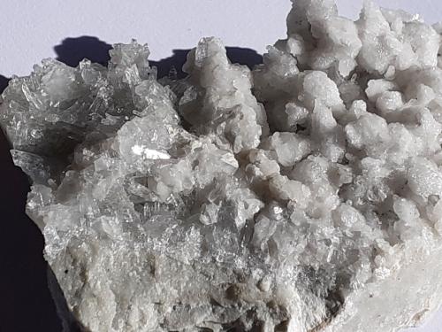 Quartz, Calcite<br />Baimashan tunnel (construction site), Qianbaxia, Wuyishan, Nanping Prefecture, Fujian Province, China<br />8,5 x 5 cm<br /> (Author: Volkmar Stingl)