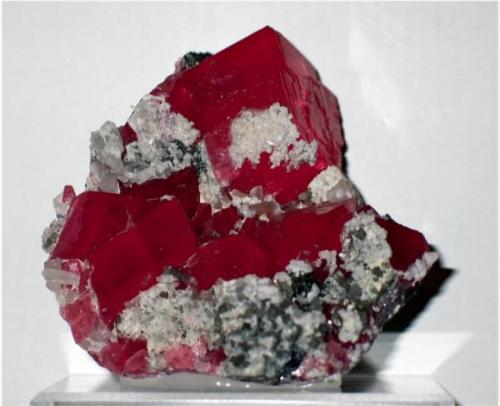 Sweet Home Mine Rhodochrosite with Apatite (large cabinet) collected by Graham Sutton. Size: 10.5 cm (Author: GneissWare)