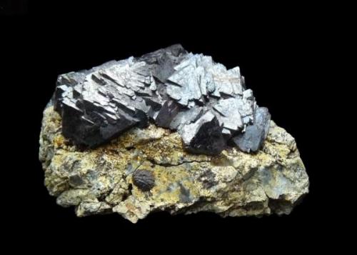 Magnetite on serpentinite
10cm
Aveyron,France (Author: parfaitelumiere)