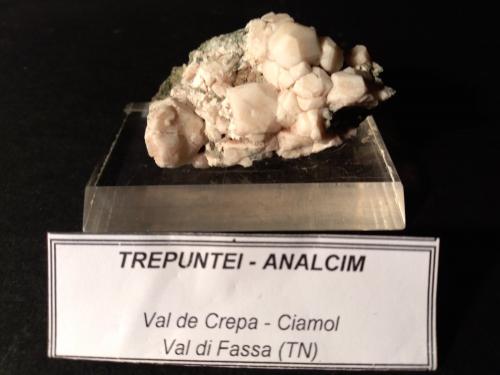 Analcima<br />Ciamol Alp, Mazzin, Trento Province, Trentino-Alto Adige (Trentino-Südtirol), Italy<br />67 x 51 mm<br /> (Autor: Sante Celiberti)