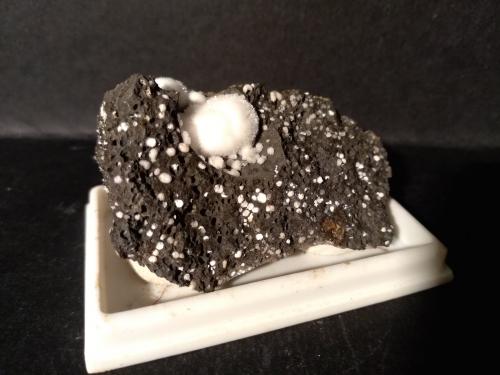 Natrolite, Phillipsite-Ca, Tacharadite<br />Palagonia, Provincia Ciudad metropolitana de Catania, Sicilia, Italia<br />51 x 36 mm<br /> (Author: Sante Celiberti)