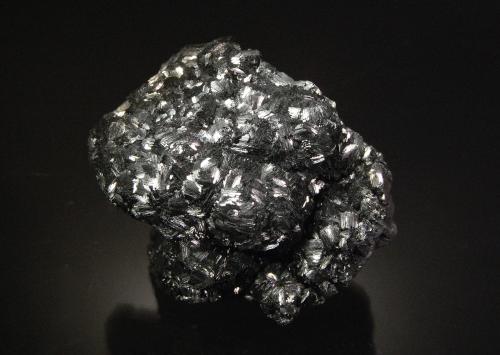 Pyrolusite<br />Haití Mine, Cabezo de San Ginés, San Ginés de la Jara, Cartagena, Comarca Campo de Cartagena, Region of Murcia (Murcia), Spain<br />5.4 x 4.4 x 4.2 cm<br /> (Author: Michael Shaw)