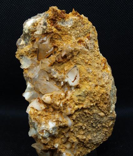 Calcita<br />Cantera Cabezoncillo, Cabeçonet/Alto del Salmitre, Municipio Busot, Comarca Campo de Alicante, Alicante / Alacant, Comunidad Valenciana / Comunitat Valenciana, España<br />11 x 6.5 cm<br /> (Autor: Pedro Antonio)