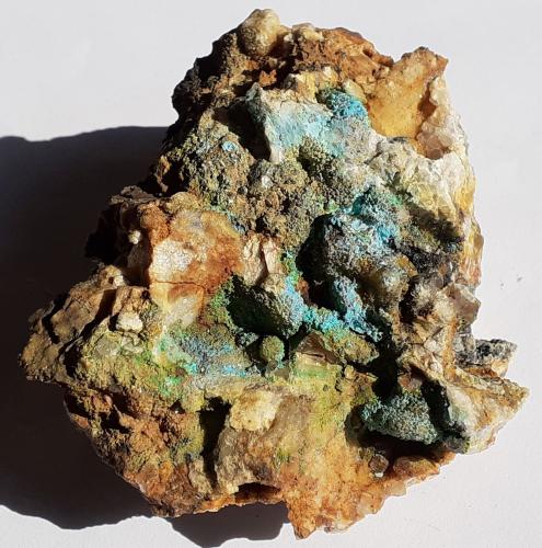 Malachite, Serpierite, Fluorite, Quartz<br />Yongping Mine, Yongping, Yanshan, Shangrao Prefecture, Jiangxi Province, China<br />9 x 6,5 cm<br /> (Author: Volkmar Stingl)
