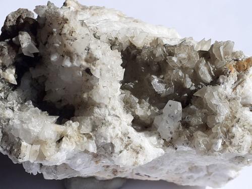 Calcite, Quartz, Albite<br />Kluppen Valley, Schmirn, Innsbruck-Land District, North Tyrol, Tyrol/Tirol, Austria<br />7 x 5 cm<br /> (Author: Volkmar Stingl)
