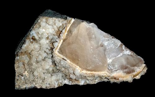 'Chabazite'<br />Sultepa Quarry, Tainhas, Cambará do Sul, Rio Grande do Sul, Brazil<br />11 x 5 x 4,5 cm<br /> (Author: Anísio Cláudio)