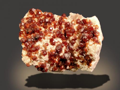 Spessartine<br />Tongbei, Yunxiao, Prefectura Zhangzhou, Provincia Fujian, China<br />67 mm x 41 mm x 28 mm<br /> (Author: Firmo Espinar)