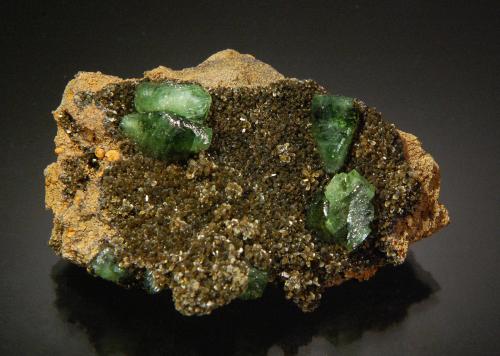 Ludlamite<br />Concesión Cabeça do Cachorro, São Gabriel da Cachoeira, zona Cabeça do Cachorro, Amazonas, Brasil<br />5.2 x 2.7 x 2.2 cm<br /> (Author: Michael Shaw)