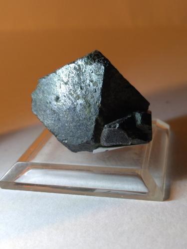 Magnetite<br />Akhmatovskaya Kop' (Achmatovsk Mine), Nazyamskie Mountains, Zlatoust, Chelyabinsk Oblast, Ural Federal District, Russia<br />33 x 28 mm<br /> (Author: Sante Celiberti)