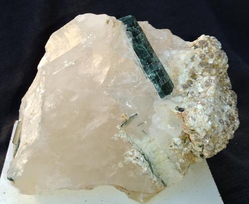 Elbaite<br />Da Formiga Mine, Pedra Alta, Ferruginha, Conselheiro Pena, Vale do Rio Doce, Minas Gerais, Brazil<br />15 x 13 x 11 cm<br /> (Author: Anísio Cláudio)