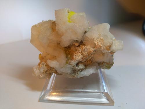 Aragonite, Sulphur<br /><br />55 x 40 mm<br /> (Author: Sante Celiberti)