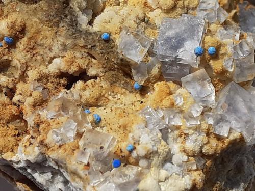 Azurite, Fluorite, Quartz (variety chalcedony)<br />Yongping Mine, Yongping, Yanshan, Shangrao Prefecture, Jiangxi Province, China<br />7 x 5 cm<br /> (Author: Volkmar Stingl)