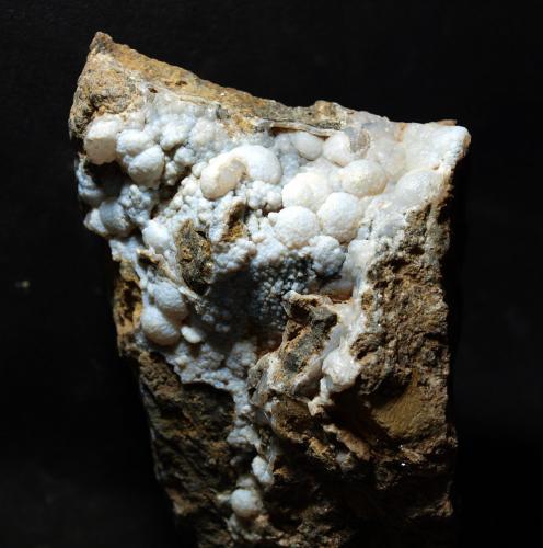 Cuarzo (variedad calcedonia)<br />Volcán Cabezo Negro de Zeneta, Murcia, Comarca Huerta de Murcia, Región de Murcia (Murcia), España<br />10 x 6.5 cm<br /> (Autor: Pedro Antonio)