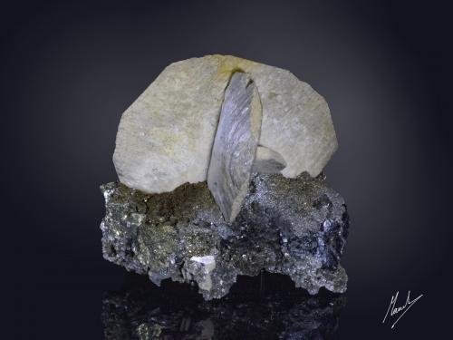 Siderite<br />Minas da Panasqueira, Aldeia de São Francisco de Assis, Covilhã, Castelo Branco, Cova da Beira, Centro, Portugal<br />136 x 90 mm<br /> (Author: Manuel Mesa)