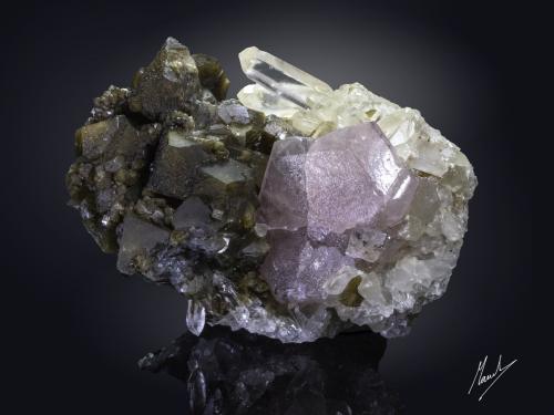 Fluorapatite with Siderite and Quartz<br />Kami Mine, Ayopaya Province, Cochabamba Department, Bolivia<br />85 x 60 mm<br /> (Author: Manuel Mesa)