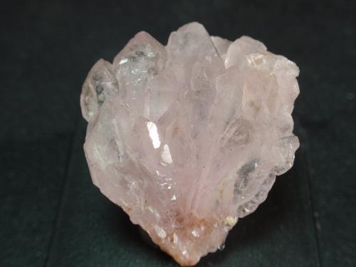 Cuarzo (variedad cuarzo rosa)<br />Taquaral, Itinga, Vale do Jequitinhonha, Minas Gerais, Brasil<br />30x30 mm<br /> (Autor: Ignacio)