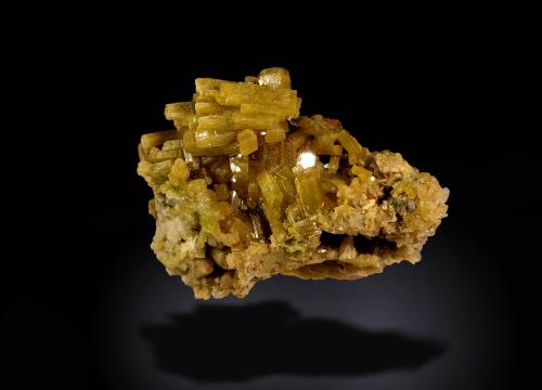 Pyromorphite<br />Concesión Resuperferolítica, Cerro de la Canaleja, Santa Eufemia, Comarca Los Pedroches, Córdoba, Andalucía, España<br />33 mm x 27 mm x 20 mm<br /> (Author: Firmo Espinar)