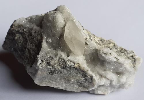 Calcite, Quartz, Pyrite<br />Baimashan tunnel (construction site), Qianbaxia, Wuyishan, Nanping Prefecture, Fujian Province, China<br />6,5 x 4 cm<br /> (Author: Volkmar Stingl)
