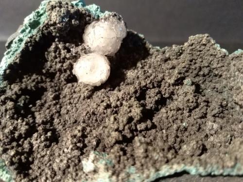 Stilbite-Ca, Celadonite<br />Jalgaon District, Maharashtra, India<br />84 x 60 mm<br /> (Author: Sante Celiberti)