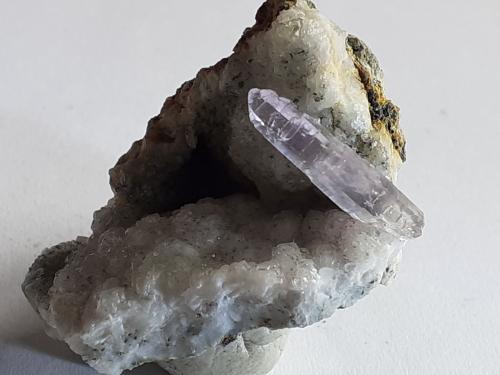 Quartz (variety amethyst), Calcite<br />Bombori, Provincia Chayanta, Departamento Potosí, Bolivia<br />3,5 x 3 cm<br /> (Author: Volkmar Stingl)