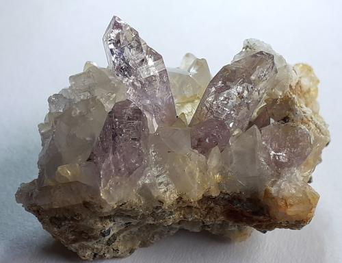 Quartz (variety amethyst), Calcite<br />Bombori, Provincia Chayanta, Departamento Potosí, Bolivia<br />3,5 x 2,5 cm<br /> (Author: Volkmar Stingl)