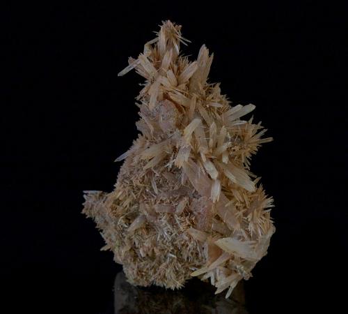Aragonito<br />Keuper de Bicorp, Bicorp, Comarca Canal de Navarrés, Valencia / València, Comunidad Valenciana / Comunitat Valenciana, España<br />4.5 x 3 cm<br /> (Autor: Ángel Rodríguez Benavent)