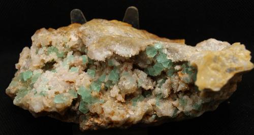 Fluorita<br />Pedrera Berta, Turó de Can Domènech, Serra de Roques Blanques, Sant Cugat del Vallès-El Papiol, Comarca Vallès Occidental / Baix Llobregat, Barcelona, Cataluña / Catalunya, España<br />13 x 5.5 cm<br /> (Autor: Pedro Antonio)