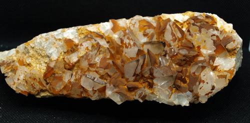 Calcita<br />Cantera Cabezoncillo, Cabeçonet/Alto del Salmitre, Municipio Busot, Comarca Campo de Alicante, Alicante / Alacant, Comunidad Valenciana / Comunitat Valenciana, España<br />17 x 6.5 cm<br /> (Autor: Pedro Antonio)