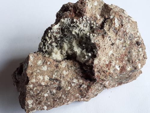 Dawsonite, Aragonite, Quartz<br />Terlano (Terlan), Bolzano Province, Trentino-Alto Adige (Trentino-Südtirol), Italy<br />8 x 6 cm<br /> (Author: Volkmar Stingl)