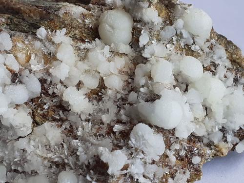 Aragonite<br />Nalles (Nals), Autonomous Province South Tyrol, Trentino-Alto Adige (Trentino-Südtirol), Italy<br />9 x 8 cm<br /> (Author: Volkmar Stingl)