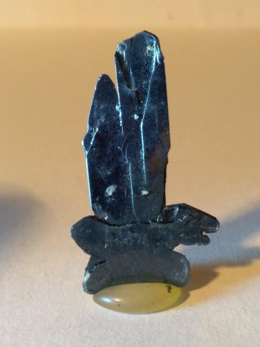 Hematite<br />Mt Calvario, Biancavilla, Complejo Volcánico Etna, Provincia Ciudad metropolitana de Catania, Sicilia, Italia<br />42 x 24 x 1 mm<br /> (Author: Sante Celiberti)