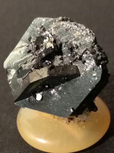 Hematites<br />Monte Cervandone, Devero Alp, Baceno, Ossola Valley, Verbano-Cusio-Ossola Province, Piedmont (Piemonte), Italy<br />22 x 18 mm<br /> (Autor: Sante Celiberti)