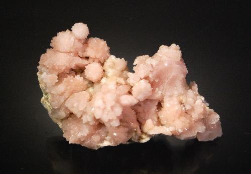 Quartz (variety rose quartz)<br />Distrito Huancayo, Provincia Huancayo, Departamento Junín, Perú<br />5.8 x 3.6 cm<br /> (Author: Michael Shaw)