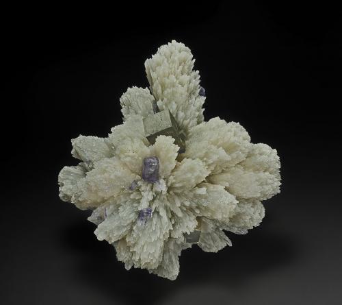 Quartz, Pyrite, Fluorite<br />Shangbao Mine, Leiyang, Hengyang Prefecture, Hunan Province, China<br />9.9 x 9.8 cm<br /> (Author: am mizunaka)