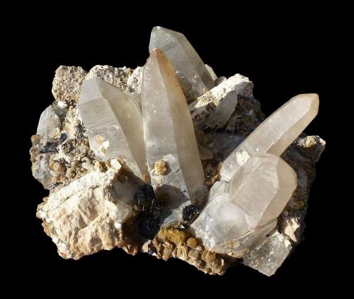 Quartz, Feldspar, Muscovite, Schorl, Fluorite<br />Davib East Farm (Davib Ost Farm), Karibib District, Erongo Region, Namibia<br />24 x 23 x 12 cm, largest quartz crystal 13 cm<br /> (Author: Tobi)