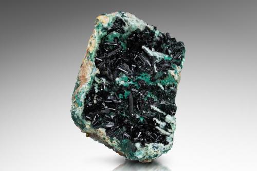 Atacamite<br />Lily Mine, Umay District, Pisco Province, Ica Department, Peru<br />15 x 10 x 5 cm / main crystal size: 2.2 cm<br /> (Author: MIM Museum)