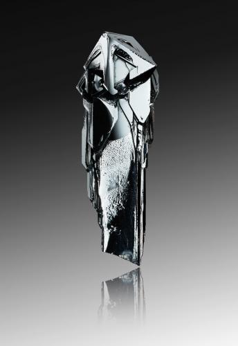 Hematite<br />Nador, Provincia Nador, Región Oriental, Marruecos<br />3.5 x 2 x 9.5 cm / main crystal size: 3.3 cm<br /> (Author: MIM Museum)